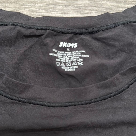 Skims Fits Everybody Tee - NWT - Picture 3 of 4